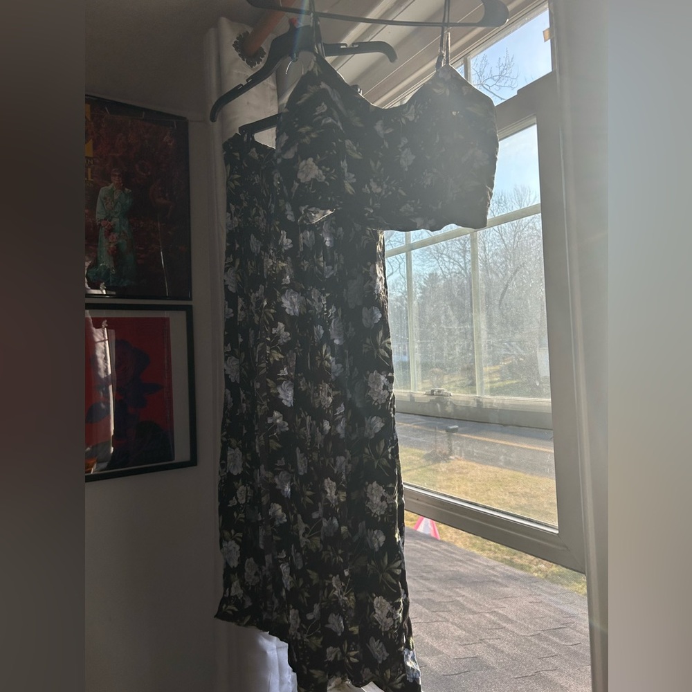 American Eagle Outfitters Black Floral Two Piece Flowy Pants Crop Top Set